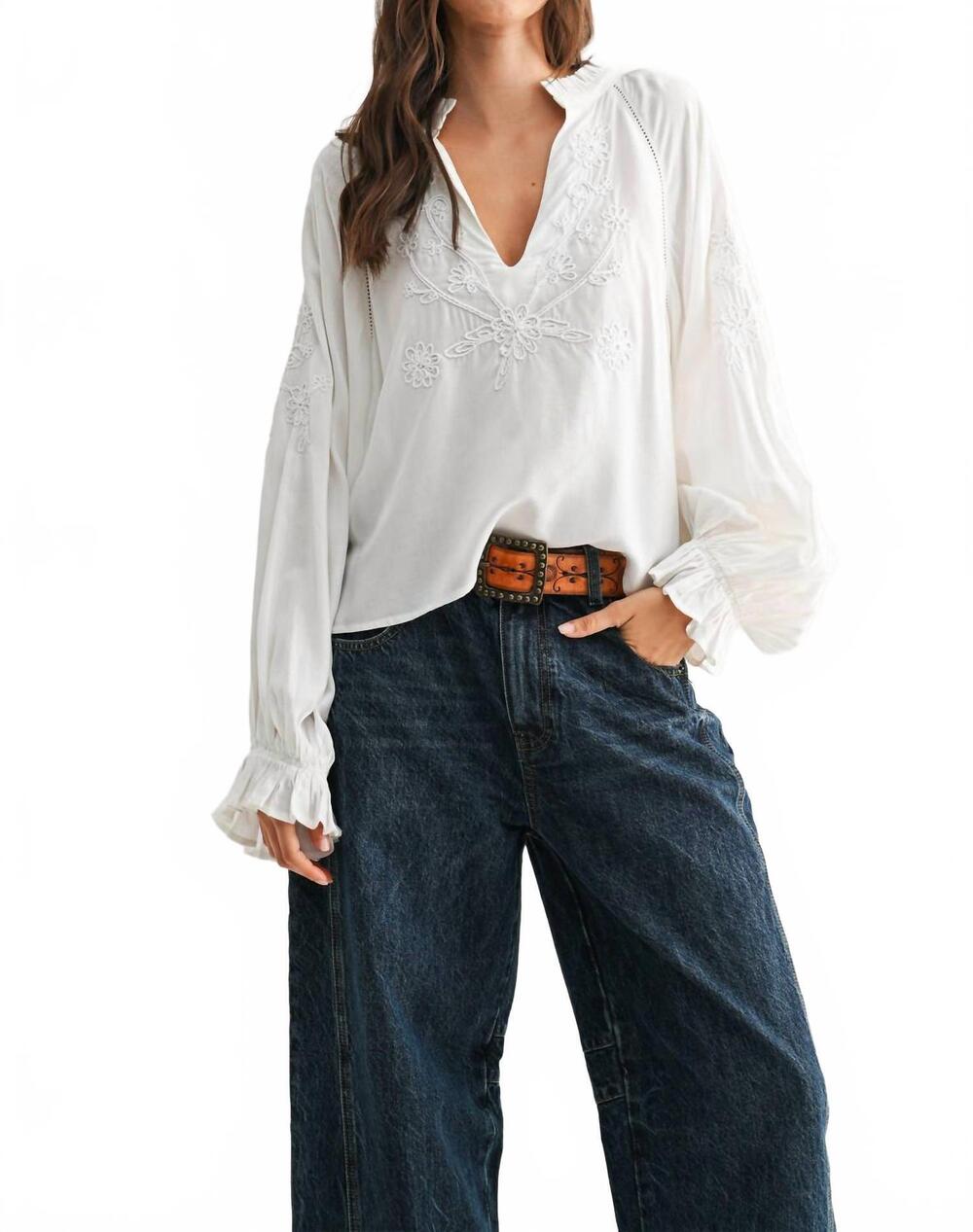 NEW CAMELLIA boho-chic embroidered blouse in white